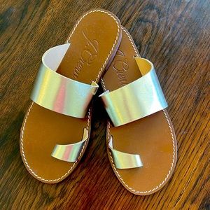 J Crew Metallic Gold Leather Slip in Toe ring Flat Sandals 8